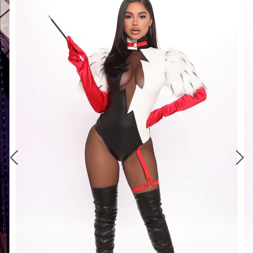 Cruella Halloween costume xs/small